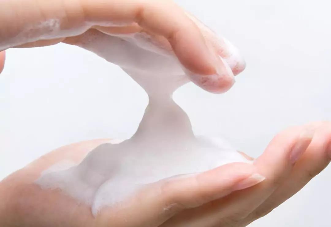 油性肌膚如何保濕補(bǔ)水?有哪些誤區(qū)? 油性肌膚如何保濕補(bǔ)水?有哪些誤區(qū)?